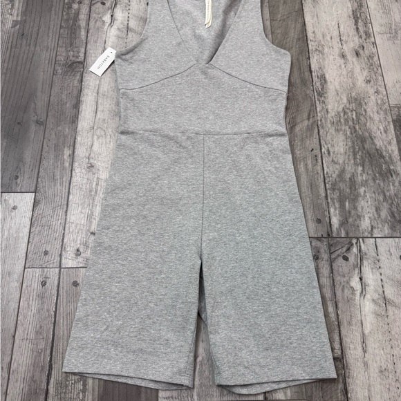 Aritzia Babaton Soft Contour Romper Jumpsuit NEW Medium Gray - Picture 2 of 11